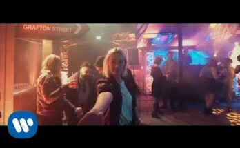 Galway Girl Is A Song By Ed Sheeran. Lyrics Are Penned By Amy WadgeDamian McKeeEamon MurrayEd SheeranFoy VanceJohnny McDaidLiam BradleyNiamh DunneSeán Óg Graham While Music Is Produced By Mike Elizondo. Official Music Video Is Released On Official Channel.