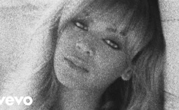 Flaws And All Is A Song By Beyoncé . Lyrics Are Penned By Shaffer "Ne-Yo" SmithShea TaylorBeyoncé KnowlesSolange Knowles While Music Is Produced By TaylorB. Knowles. Official Music Video Is Released On Official Channel.